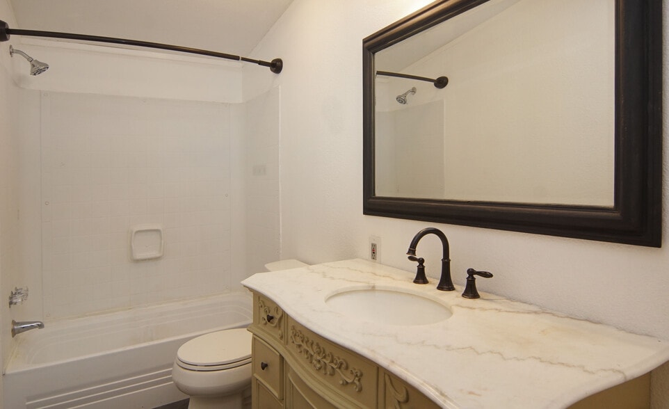 More Photos Of 4262 Burleson Retta Rd, Burleson Flex For Sale