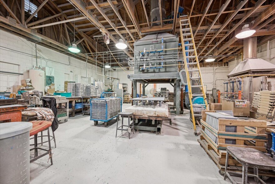 More Photos Of 337 Warren Ave, Stirling Industrial For Sale