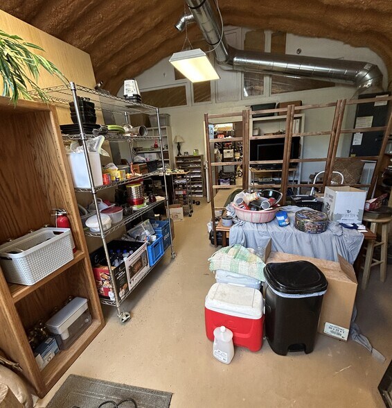 More Photos Of 2040 S Lake Dr, Lexington Light Distribution For Sale