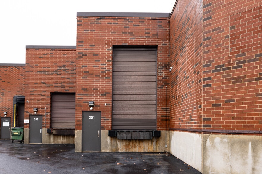 More Photos Of 335-367 Remington Blvd, Bolingbrook Light Manufacturing For Lease