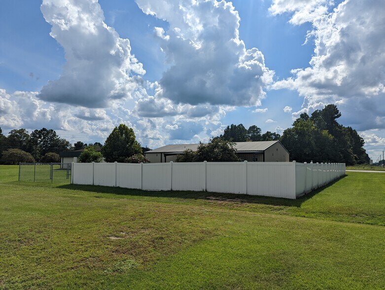 More Photos Of 2608 E Highway 76, Marion General Retail For Sale