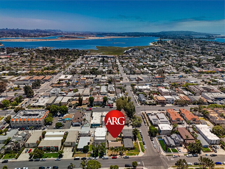 Primary Photo Of 2109 Felspar St, San Diego Multifamily For Sale