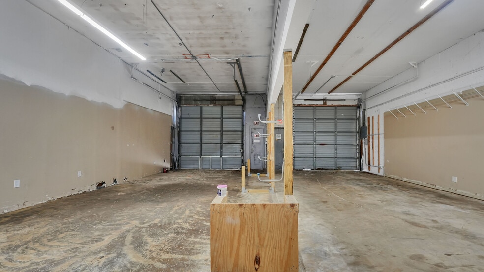 More Photos Of 10910-10920 Wiles Rd, Coral Springs Warehouse For Lease