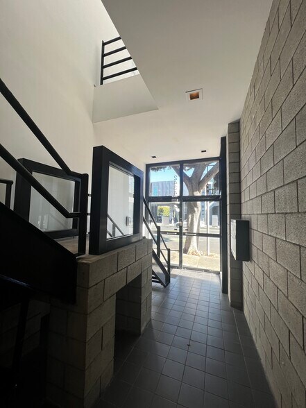 More Photos Of 2430-2434 Main St, Santa Monica Office For Lease