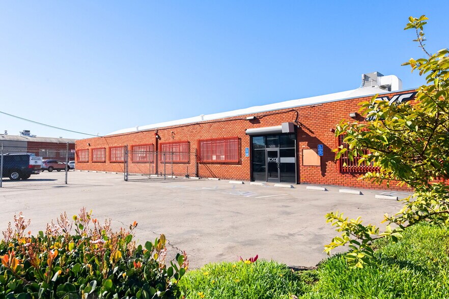 More Photos Of 3160 El Segundo Blvd, Hawthorne Warehouse For Lease