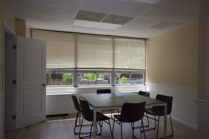 More Photos Of 417 W Broad St, Falls Church Office For Lease