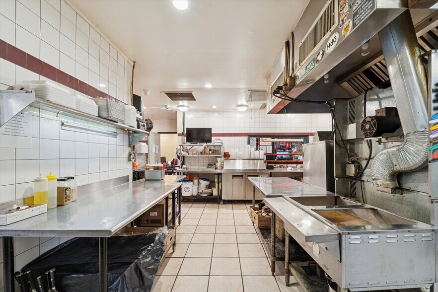 More Photos Of 265 E Township Line Rd, Upper Darby Township Restaurant For Sale