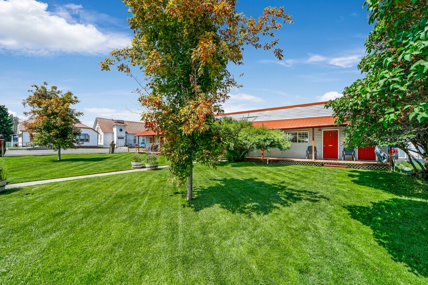 More Photos Of 418 W Spruce St, Mackay Hotel For Sale