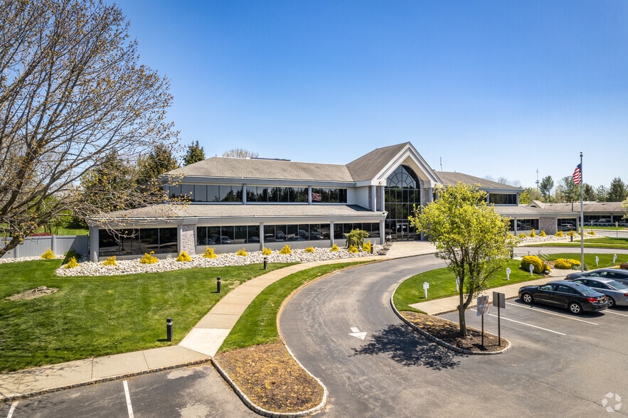 More Photos Of 500 Craig Rd, Manalapan Township Office For Lease