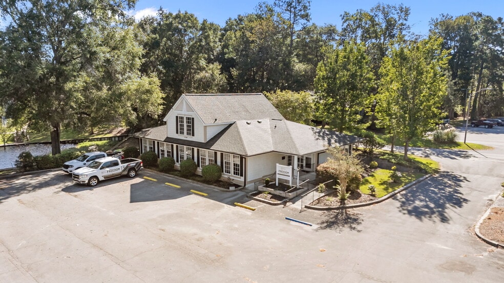 Primary Photo Of 44 Shoreline Dr, New Bern Medical For Sale