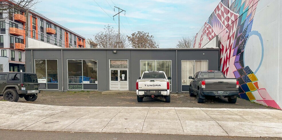 Primary Photo Of 5 NE Hancock St, Portland Showroom For Sale