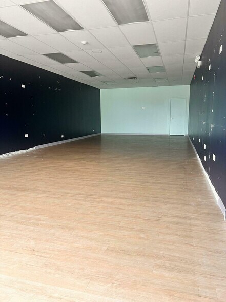 More Photos Of 2001 75th St, Woodridge Freestanding For Lease
