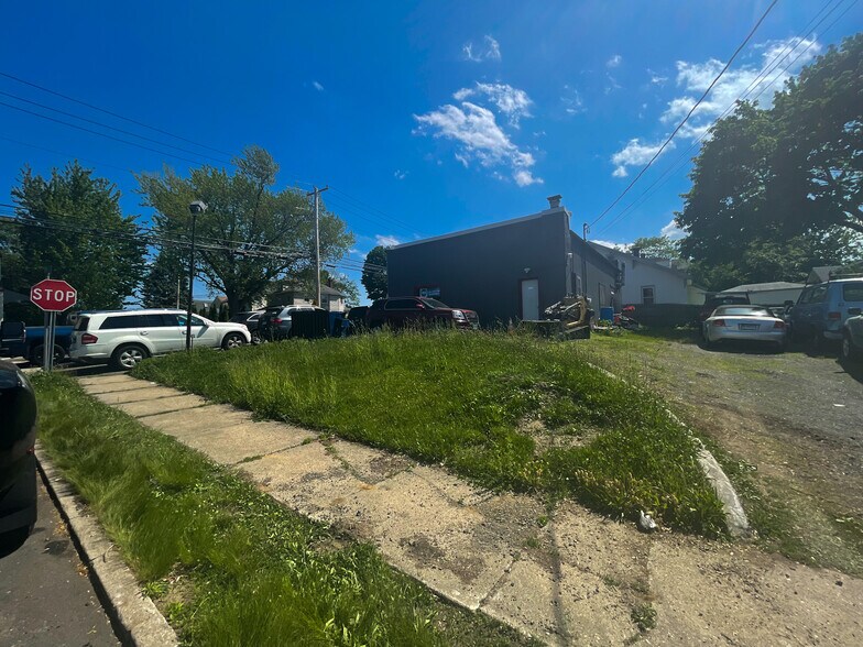 More Photos Of 1534 New Haven Ave, Milford Auto Repair For Sale