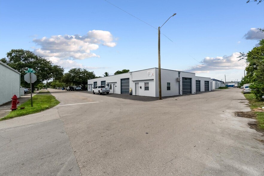 More Photos Of 201-215 SW 21st St, Fort Lauderdale Warehouse For Sale