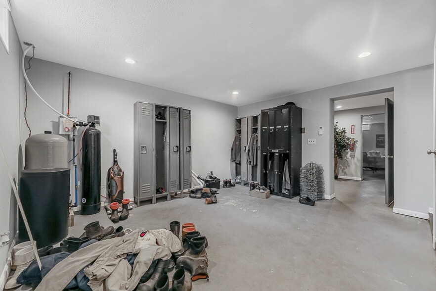 More Photos Of 13390 Ravenna Ave NE, Hartville Flex For Sale