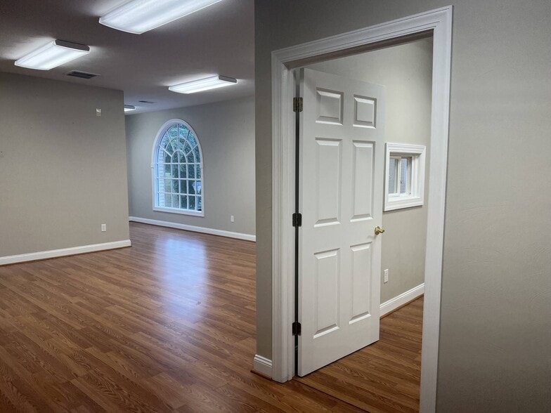 More Photos Of 2758 Electric Rd, Roanoke Medical For Sale