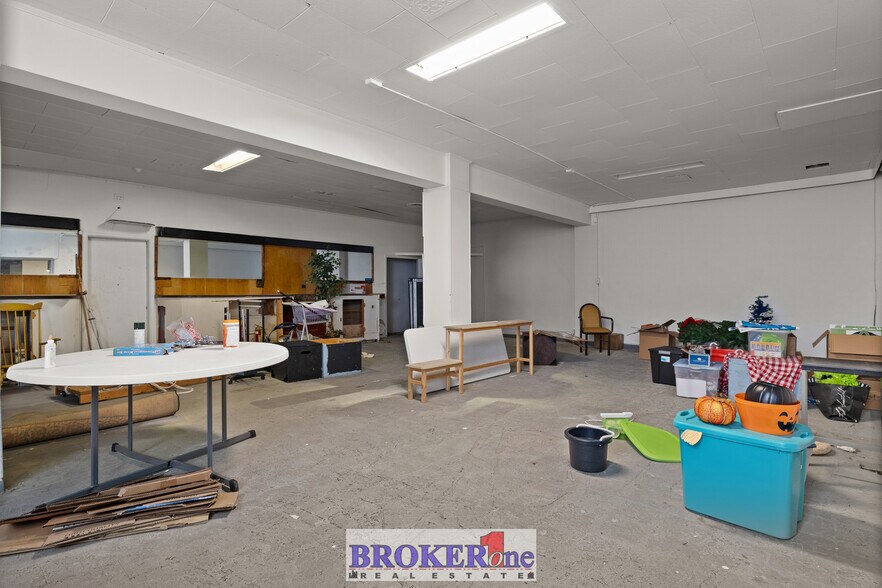 More Photos Of 225 N Wolcott St, Casper Flex For Sale