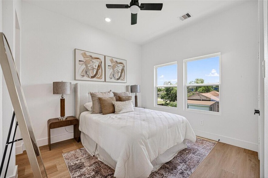 More Photos Of 7840 Nashville Unit A/B Street, Houston Apartments For Sale