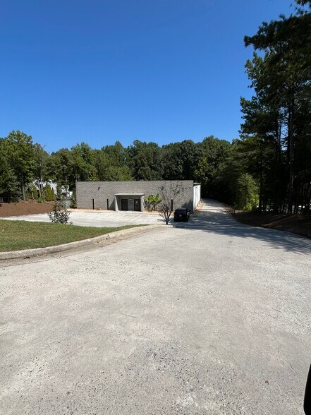More Photos Of 735 Branch Dr, Alpharetta Flex For Lease
