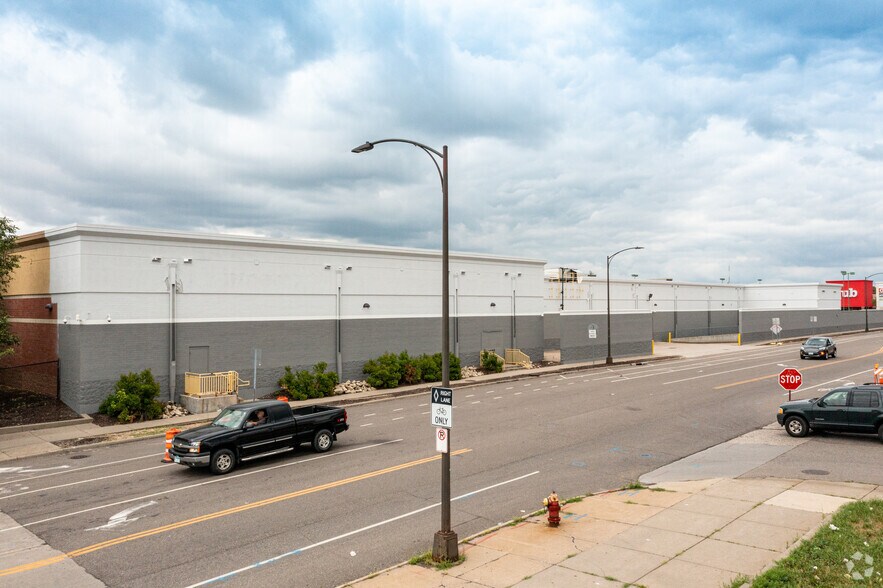 More Photos Of 1390-1440 W University Ave, Saint Paul Unknown For Lease