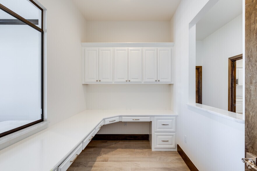 More Photos Of 1201 Magnolia Ct, Moore Office For Sale