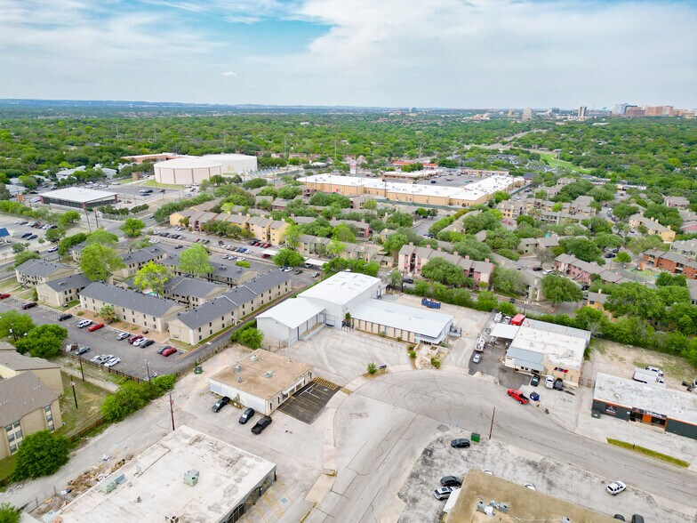 More Photos Of 5423 Jackwood Dr, San Antonio Warehouse For Lease