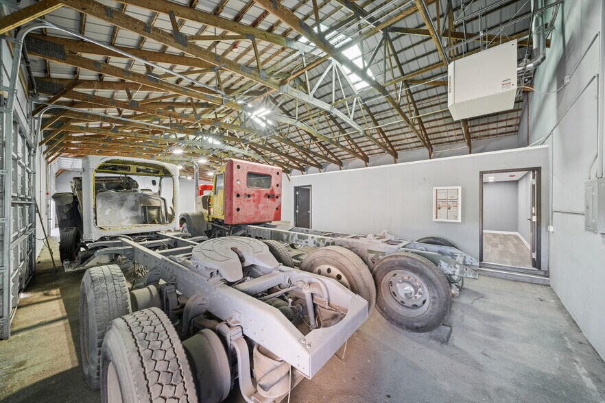 More Photos Of 3001 E End Ave, Chicago Heights Warehouse For Sale