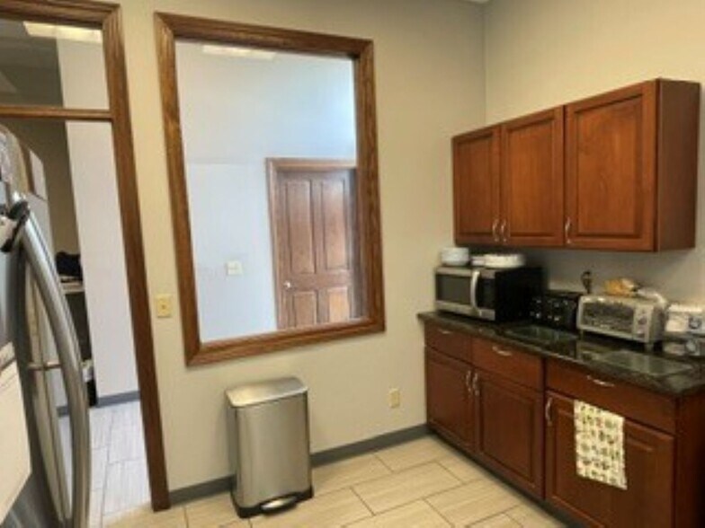 More Photos Of 2128 Midlands Ct, Sycamore Medical For Lease