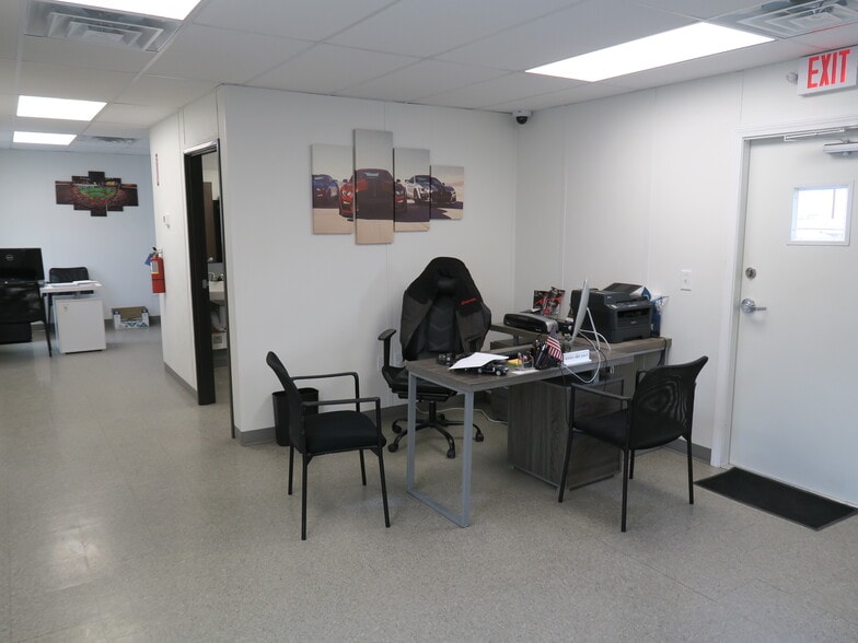 More Photos Of 6011 Skyline Dr, Houston Auto Dealership For Lease