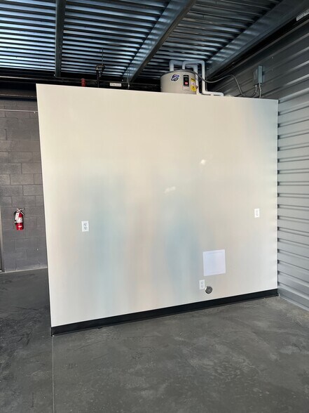 More Photos Of 1006 S. Interstate 25, Castle Rock Light Distribution For Lease