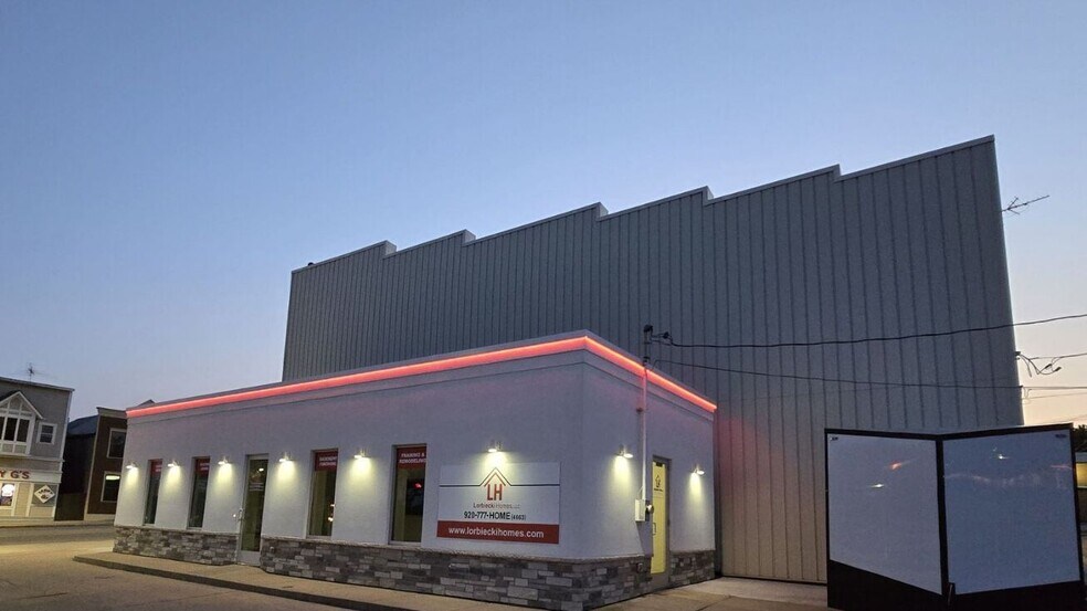More Photos Of 102 W Wisconsin Ave, Kaukauna General Retail For Sale