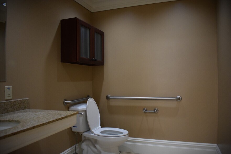 More Photos Of 270 Pleasant St, Northampton Office For Sale