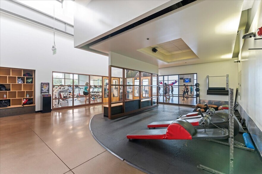 More Photos Of 801 E Parkcenter Blvd, Boise Health Club For Sale