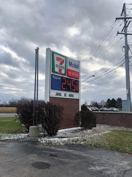 More Photos Of 3990 Tittabawassee Rd, Saginaw Freestanding For Lease