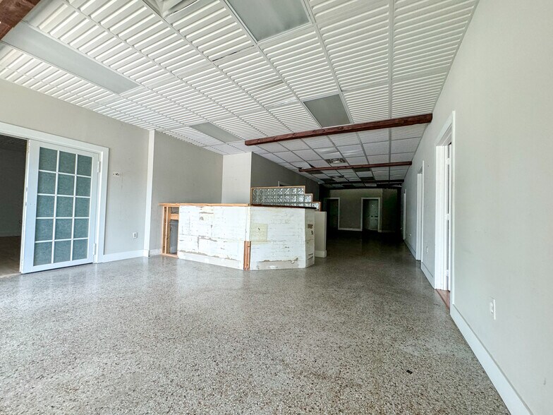 More Photos Of 610 N Dixie Hwy, Lantana Light Distribution For Sale