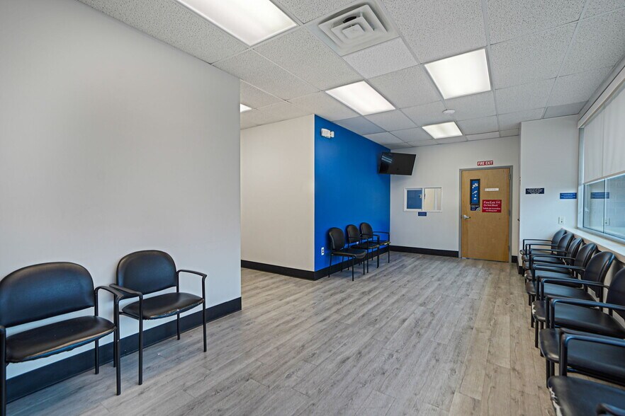 More Photos Of 180 E Main St, Bay Shore Medical For Sale