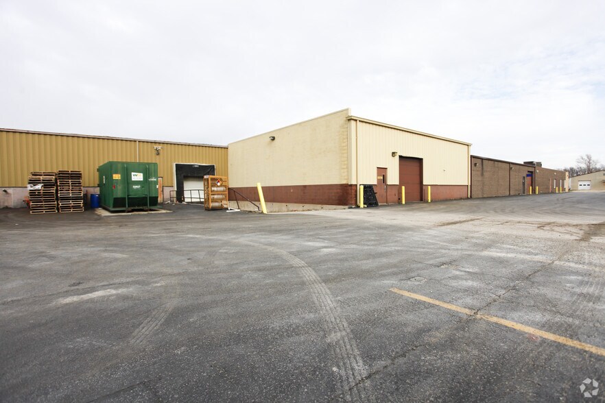 More Photos Of 121 Industrial Dr, Dekalb Manufacturing For Sale