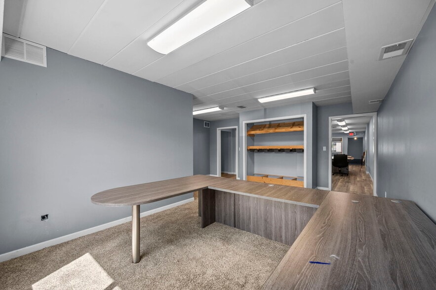 More Photos Of 735-737 Snelling Ave N, Saint Paul Storefront Retail Office For Lease