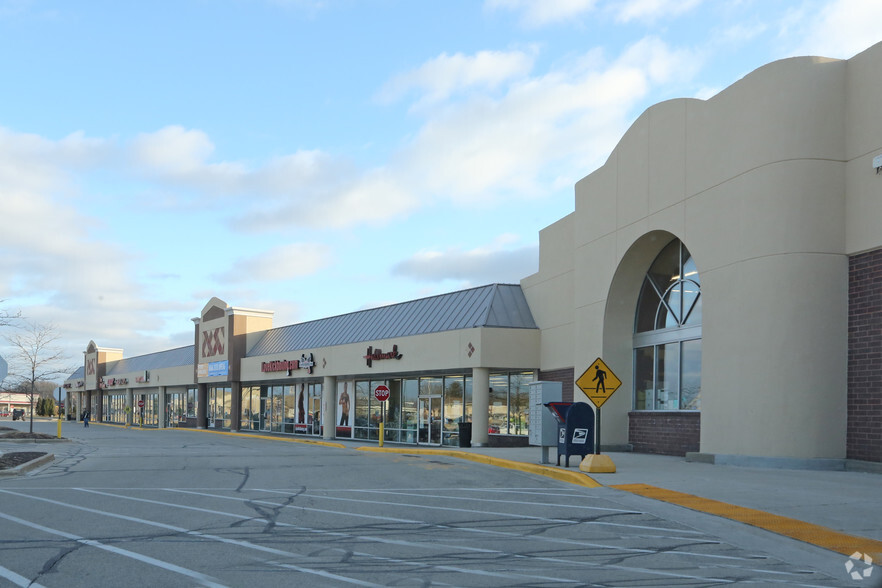 More Photos Of 7201-7255 S 76th St, Franklin General Retail For Lease