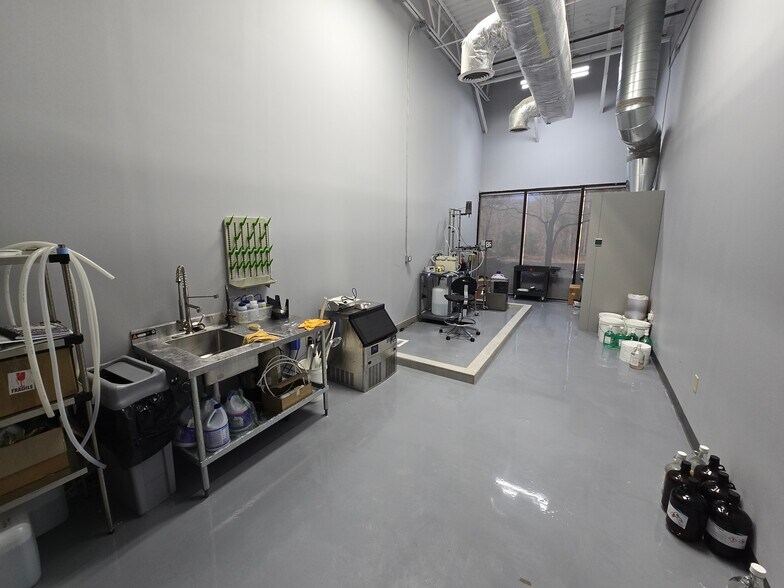 More Photos Of 5700 Highlands Pky SE, Smyrna Research And Development For Lease