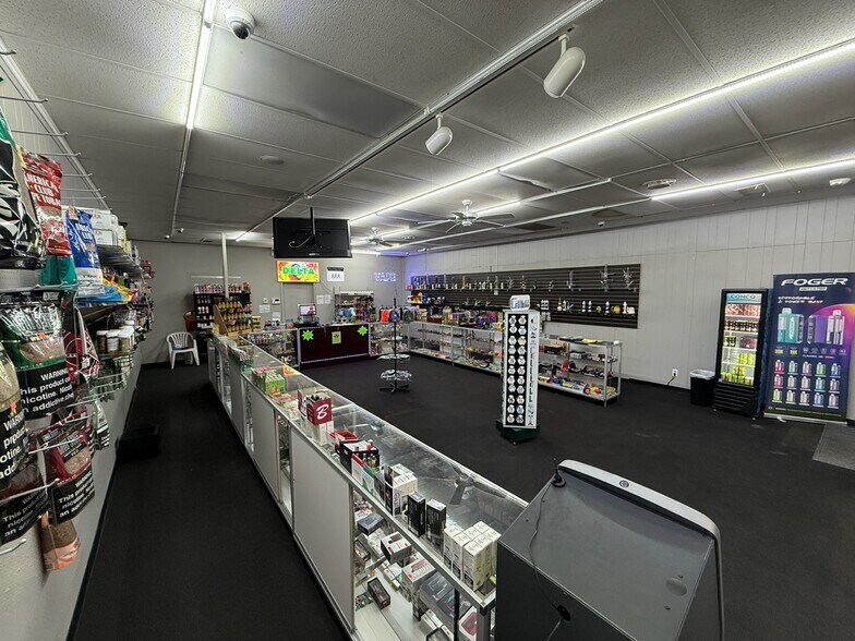 More Photos Of 1089-1097 W Locust St, Wilmington Unknown For Lease