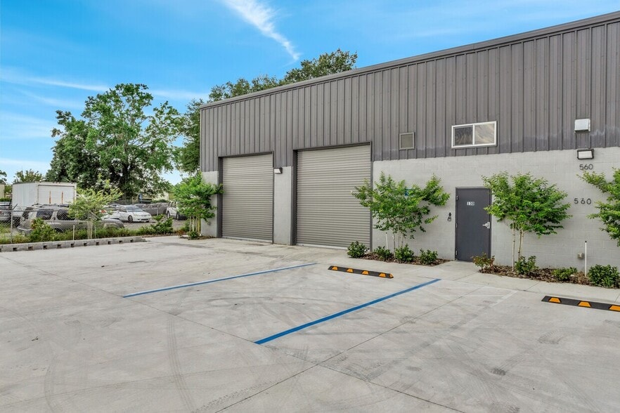 More Photos Of 560 Barry St, Orlando Warehouse For Sale