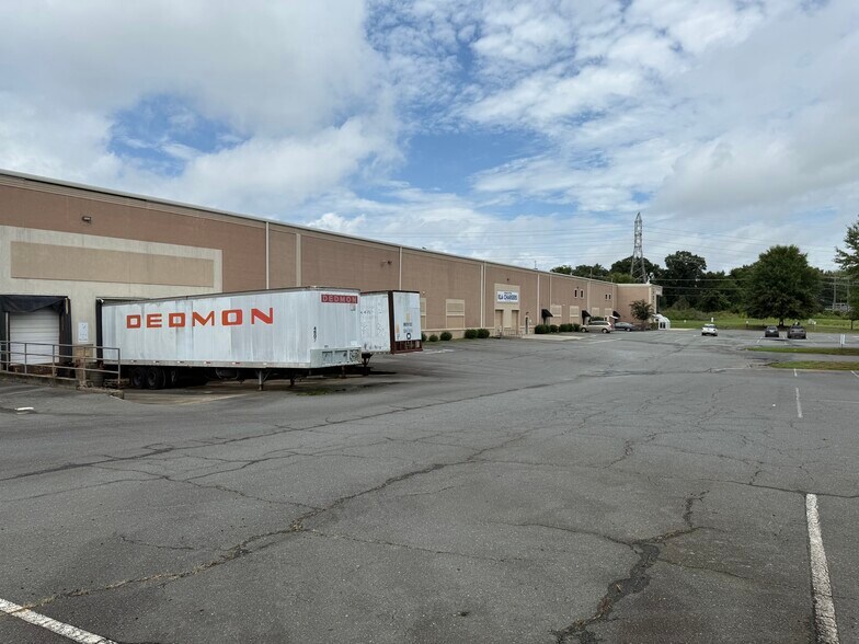 More Photos Of 8160 Regent Pky, Fort Mill Flex For Lease