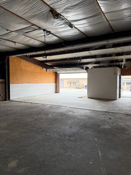 More Photos Of 1650 FM 66, Waxahachie Flex For Lease