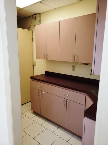 More Photos Of 621 E 187th St, Bronx Storefront Retail Office For Lease