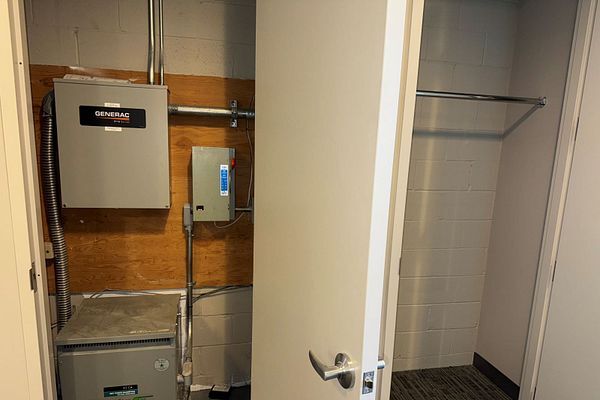 More Photos Of 2721 Markham Rd, Toronto Showroom For Sale