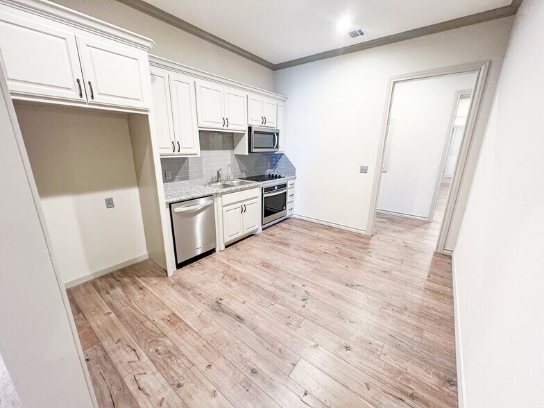 More Photos Of 5125 Sunmore Cir, Midland Office For Lease