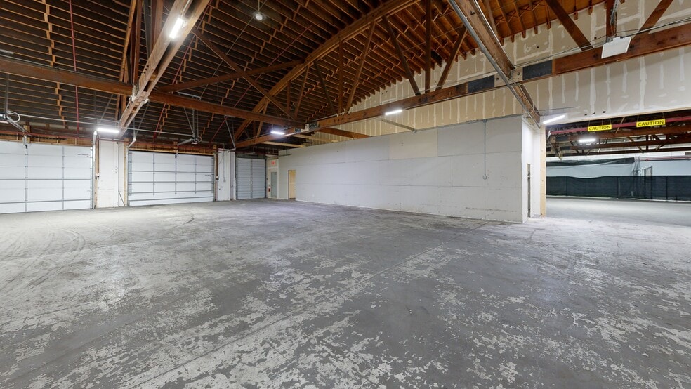 More Photos Of 920 Cedar Ave, St Charles Light Distribution For Lease