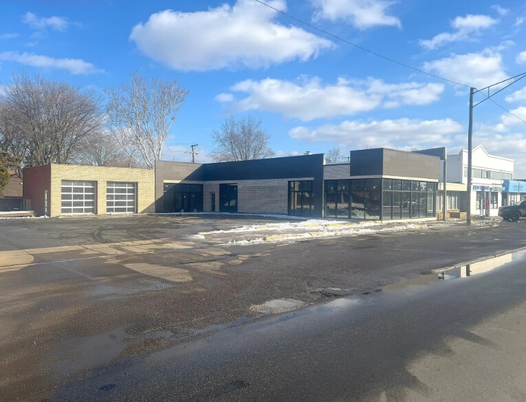 Primary Photo Of 30178 Woodward Ave, Royal Oak Auto Dealership For Lease
