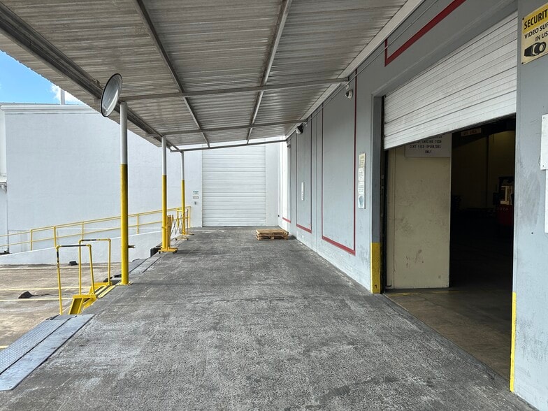 More Photos Of 3734 International Blvd, Brownsville Distribution For Sale